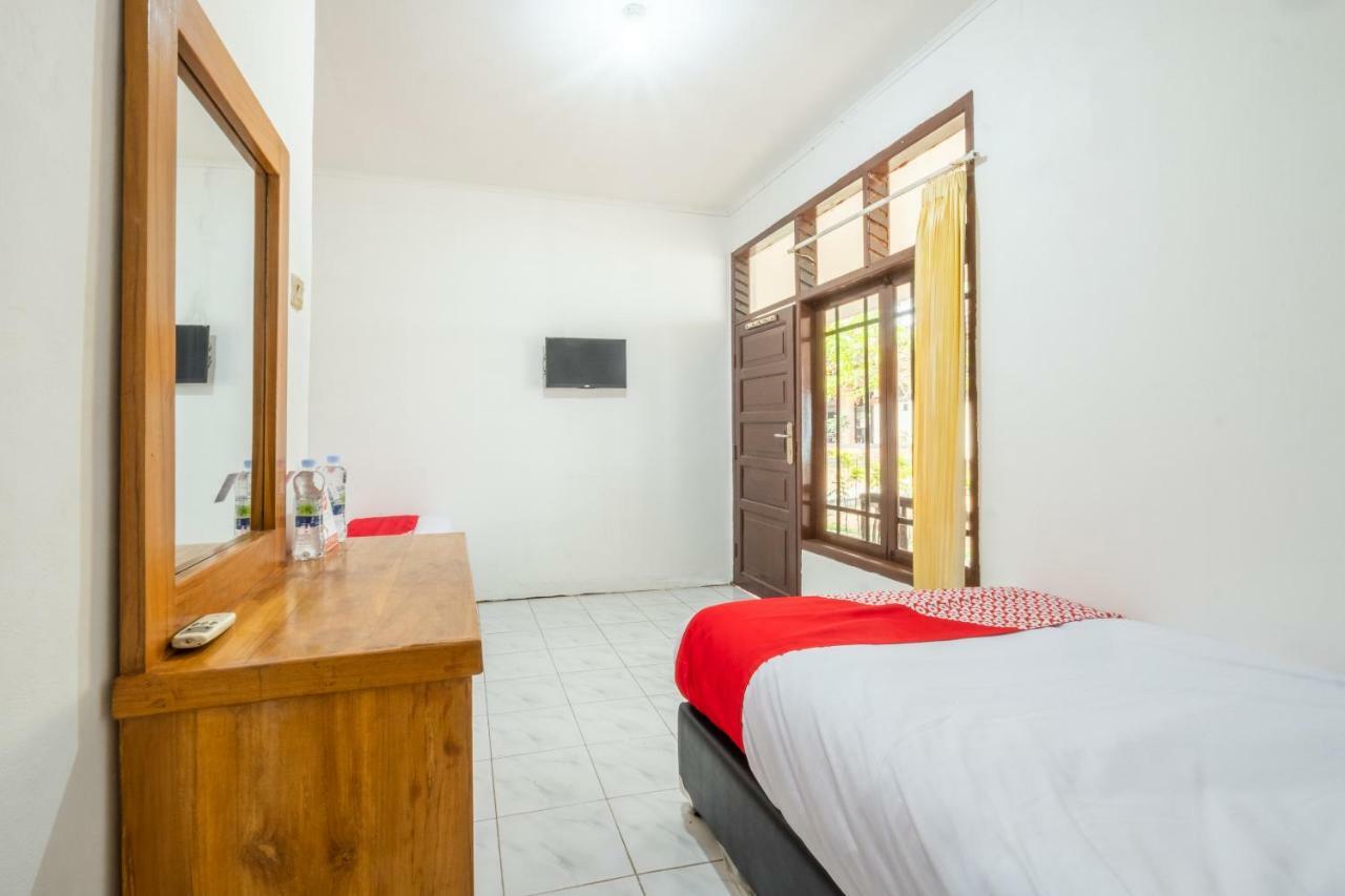 Oyo 951 Cempaka Ratu Beach Resort Sukabumi Exterior photo