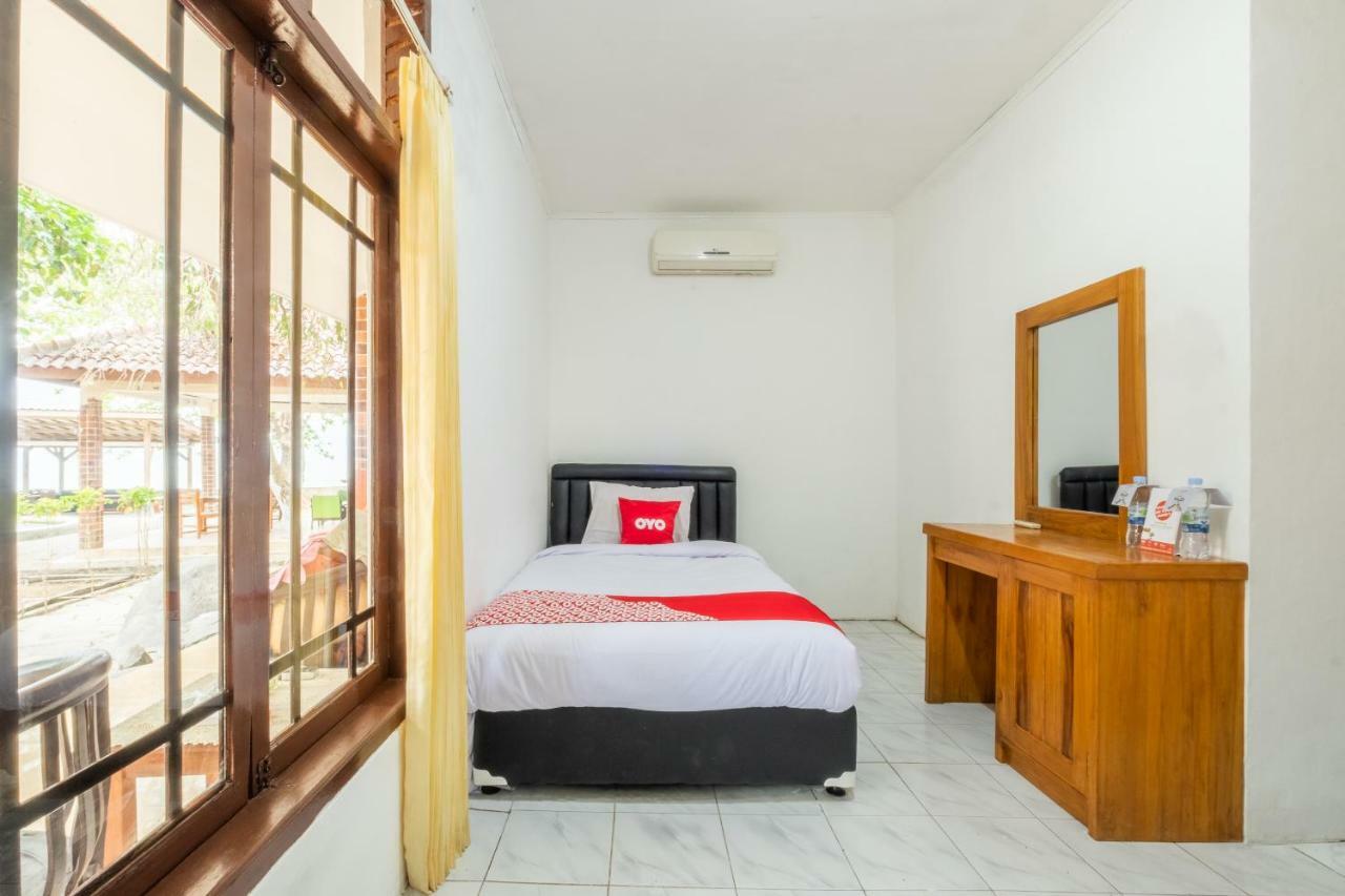 Oyo 951 Cempaka Ratu Beach Resort Sukabumi Exterior photo