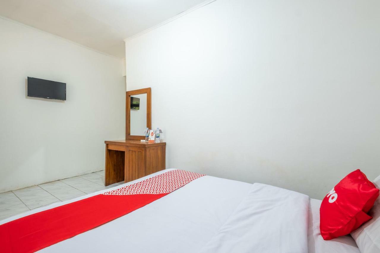 Oyo 951 Cempaka Ratu Beach Resort Sukabumi Exterior photo