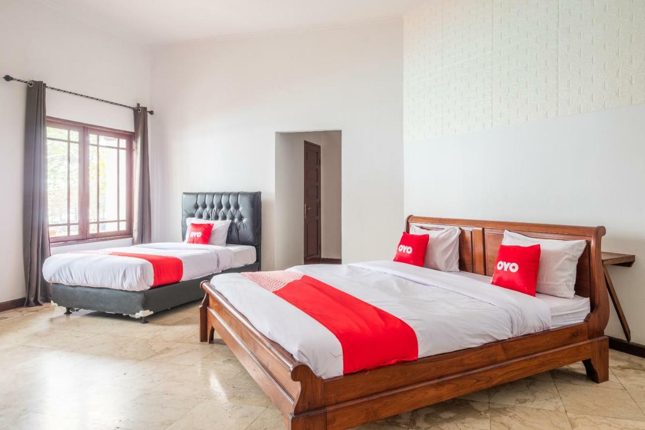 Oyo 951 Cempaka Ratu Beach Resort Sukabumi Exterior photo